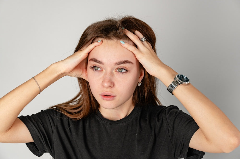 Teenager Mädchen mit Kopfschmerzen